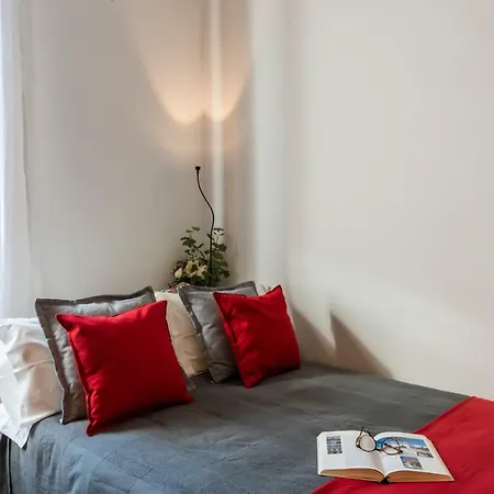 Renovated 19th-century In An Authentic Area Apartment *