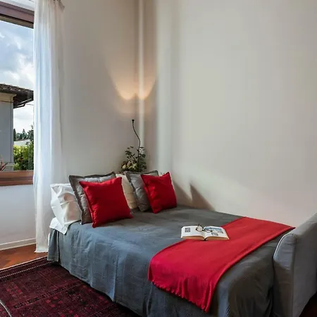 Renovated 19th-century In An Authentic Area Florence