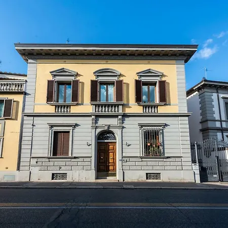 Renovated 19th-century In An Authentic Area Apartment