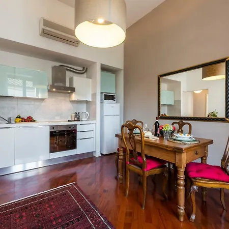 Renovated 19th-century In An Authentic Area Appartamento *